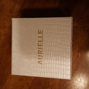 Brand new in box womens earrings🇱🇷